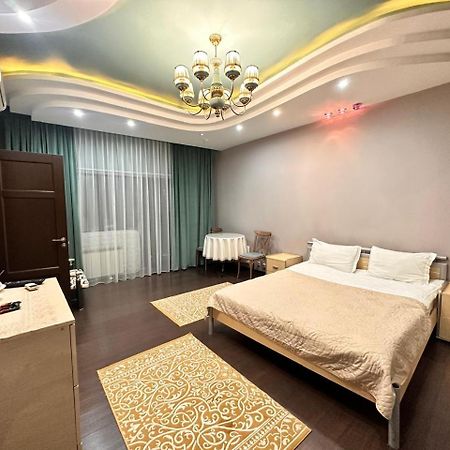 Altyn Aparthotel Astana Bagian luar foto