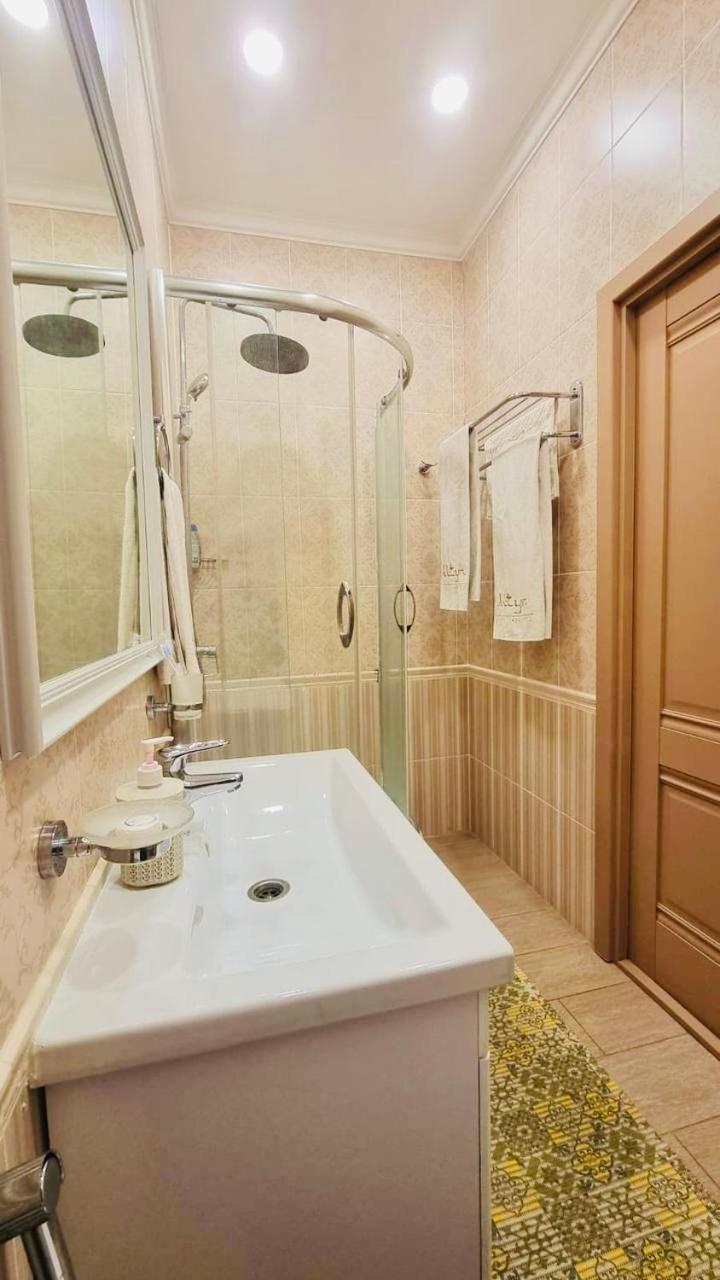 Altyn Aparthotel Astana Bagian luar foto