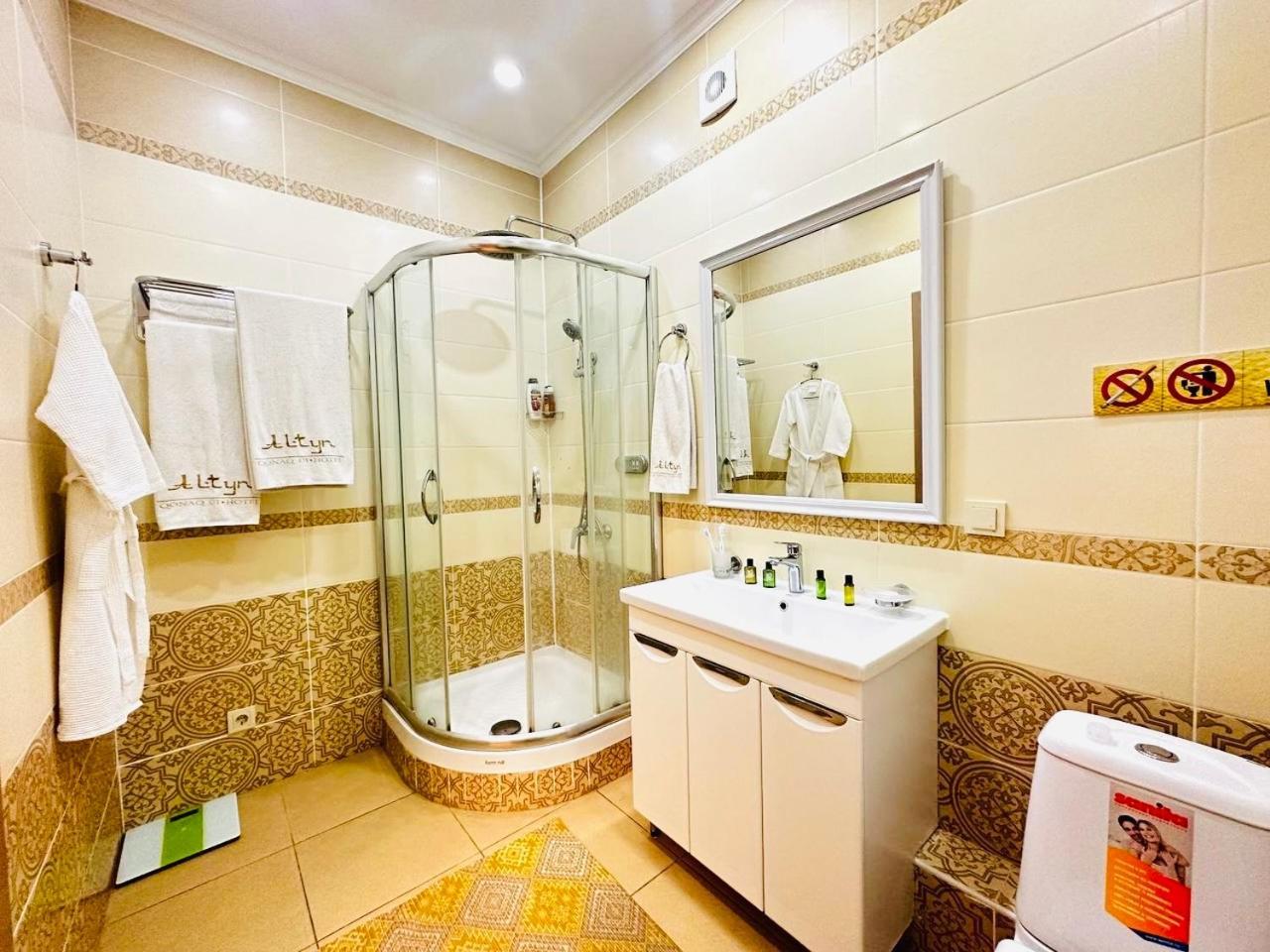 Altyn Aparthotel Astana Bagian luar foto