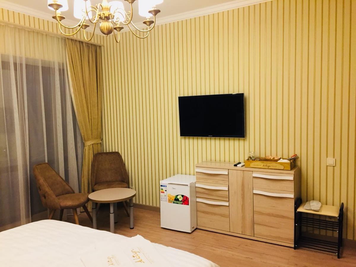 Altyn Aparthotel Astana Bagian luar foto