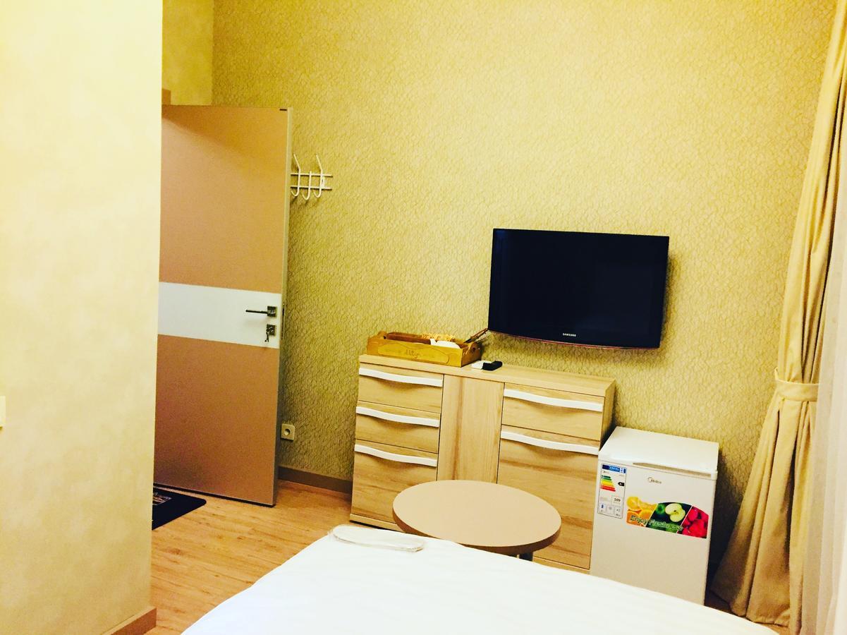 Altyn Aparthotel Astana Bagian luar foto